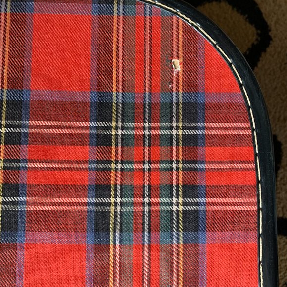 Midcentury Vintage Christmas Plaid Suitcase, 23 x 15 x 6 - Picture 10 of 11